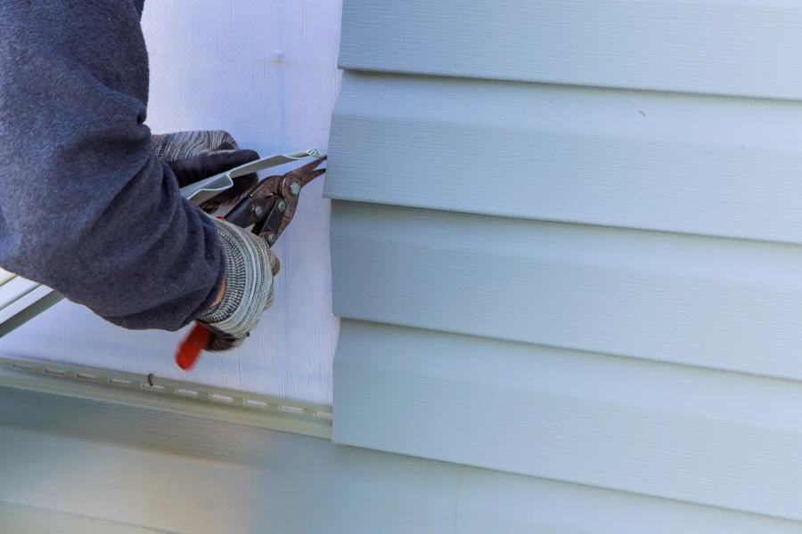 How to Replace Vinyl Siding in Marshfield, MO